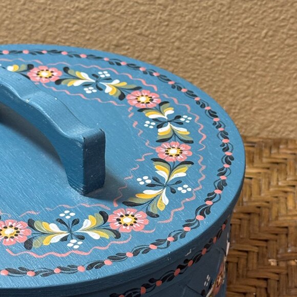 Vintage Swedish Primitive Hand-Painted Decorative Wooden Box With Lid - Picture 2 of 7